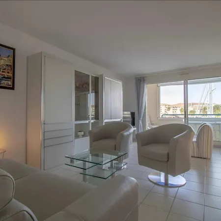 Apartment With Balcony And View On The Port Frejus Exterior photo