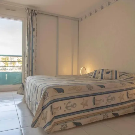 Apartment With Balcony And View On The Port Frejus Exterior photo