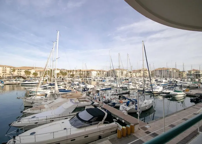 Apartment With Balcony And View On The Port
