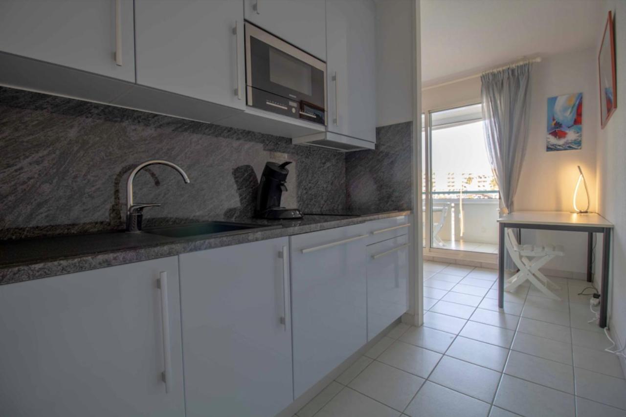 Apartment With Balcony And View On The Port Frejus